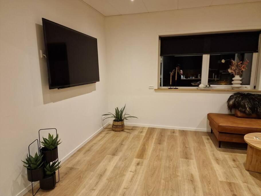 Apartament New Flat With Hot Tub - No3 Oyndarfjordur Zewnętrze zdjęcie