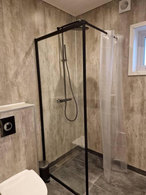 Apartament New Flat With Hot Tub - No3 Oyndarfjordur Zewnętrze zdjęcie